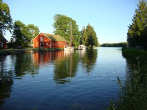 Бассейн в Gästvåning i Hajstorp или поблизости