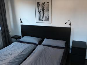 Un pat sau paturi într-o cameră la Ferienwohnung Paradies Hella