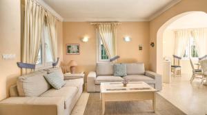 a living room with two couches and a coffee table at Oliva Nova QL by CARLOSFERIEN in Oliva +10 photos