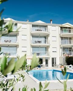Bazén v ubytování Ocean View Apartements Murine nebo v jeho okolí