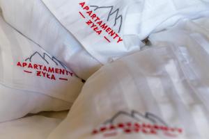 Posteľ alebo postele v izbe v ubytovaní Apartamenty Żyła