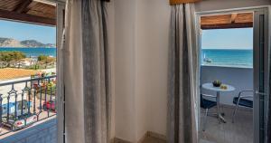 Nespecifikovaný výhled na moře nebo výhled na moře při pohledu z aparthotelu