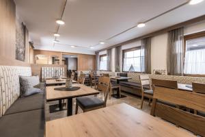 Posezení v ubytování Hotel-Garni Pramstraller