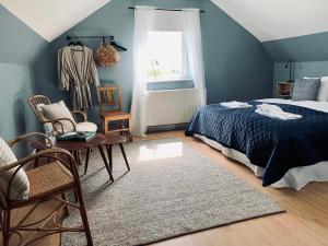 Rúm í herbergi á Eksgården