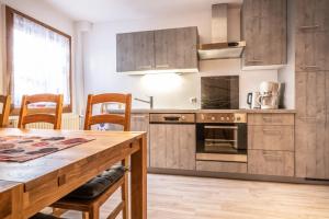 Kuchyňa alebo kuchynka v ubytovaní Haus Standlgut Rauris -- incl Sommercard