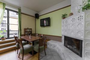 TV a/nebo společenská místnost v ubytování Hotel Amco