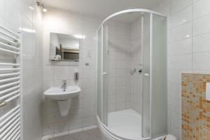 Koupelna v ubytování Hotel Amco + 15 fotografií