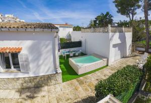 The swimming pool at or close to Villa Diana