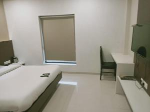 Postel nebo postele na pokoji v ubytování HOTEL AIRPORT INN ONE