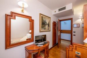 TV a/nebo společenská místnost v ubytování Hotel Fuori Città