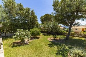 Vonkajšia záhrada v ubytovaní Villa Alcanada Garden