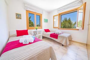 Posteľ alebo postele v izbe v ubytovaní Villa Alcanada Garden