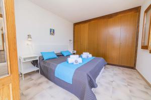 Posteľ alebo postele v izbe v ubytovaní Villa Alcanada Garden