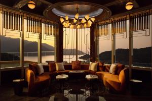 Predel za sedenje v nastanitvi The Silveri Hong Kong - MGallery