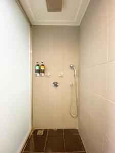 Kamar mandi di Taichung Old F Hotel