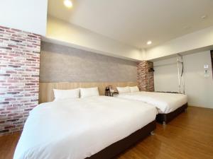 Postel nebo postele na pokoji v ubytování Taichung Old F Hotel