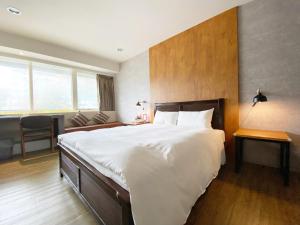 Postel nebo postele na pokoji v ubytování Taichung Old F Hotel
