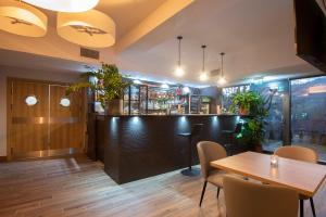 Lounge nebo bar v ubytování Hotel Jarzębata