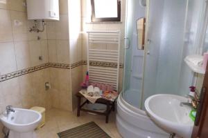 Koupelna v ubytování Apartment in Umag with WiFi 853-2