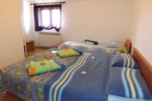 Postel nebo postele na pokoji v ubytování Ferienwohnung in Umag mit Terrasse, W-LAN, Waschmaschine 853-3