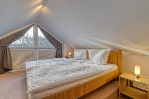 A bed or beds in a room at Ferienhaus am Wäldchen