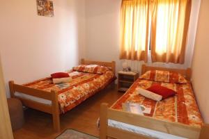 Postel nebo postele na pokoji v ubytování Ferienwohnung in Umag mit Terrasse, W-LAN, Waschmaschine 853-3