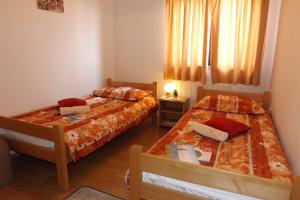 Postel nebo postele na pokoji v ubytování Ferienwohnung in Umag mit Terrasse, W-LAN, Waschmaschine 853-3