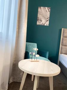 a white coffee table in a room with a chair at Boardinghouse am Borkumkai in Emden +6 photos