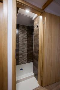 Koupelna v ubytování Apartments Razingar 9