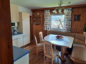 Kuhinja oz. manjša kuhinja v nastanitvi Grünwald Chalet