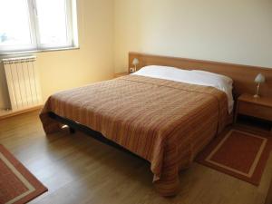 Zdjęcie z galerii obiektu Apartment in Premantura with terrace, air conditioning, WiFi, washing machine 3352-26 w mieście Premantura