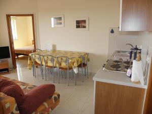 Zdjęcie z galerii obiektu Apartment in Premantura with terrace, air conditioning, WiFi, washing machine 3352-26 w mieście Premantura +31 zdjęć
