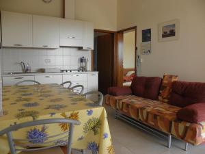 Zdjęcie z galerii obiektu Apartment in Premantura with terrace, air conditioning, WiFi, washing machine 3352-26 w mieście Premantura