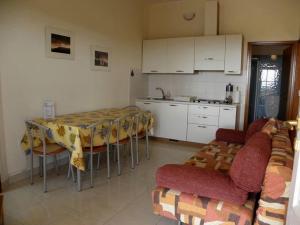 Zdjęcie z galerii obiektu Apartment in Premantura with terrace, air conditioning, WiFi, washing machine 3352-26 w mieście Premantura
