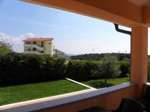 Zdjęcie z galerii obiektu Apartment in Premantura with terrace, air conditioning, WiFi, washing machine 3352-26 w mieście Premantura