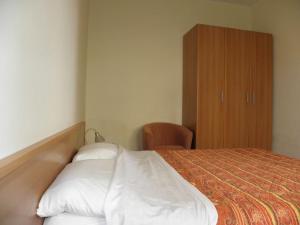 a bedroom with a bed and a wooden cabinet at Apartment in Premantura with terrace, air conditioning, WiFi, washing machine 3352-27 in Premantura