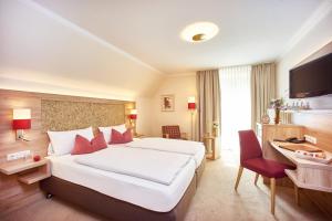 Ένα ή περισσότερα κρεβάτια σε δωμάτιο στο Hotel Klosterhotel Ludwig der Bayer