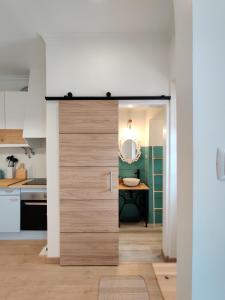 a bathroom with a sliding door in a kitchen at Largo A2 in Alcácer do Sal