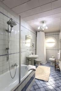 a bathroom with a shower and a tub and a sink at Dimora Mantelli in Mestre