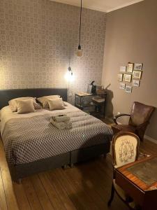 Un pat sau paturi într-o cameră la B&B Guesthouse Gatsby