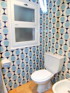 Ένα μπάνιο στο Apartament ARTS 2