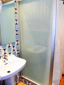 Ένα μπάνιο στο Apartament ARTS 2 +12 φωτογραφίες