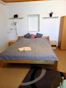 Postel nebo postele na pokoji v ubytování Csodarét Kúria