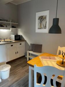Kuchyň nebo kuchyňský kout v ubytování Friesen-Lodge Apartments