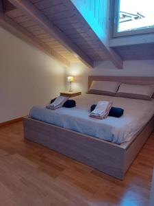 Giường trong phòng chung tại Appartamento Al Borgo