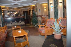 Posezení v ubytování New Saint Catherine Hotel
