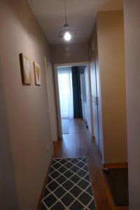 an empty hallway with a hallway leading to a room at Apartament in cartier Avantgarden cu semineu! in Braşov