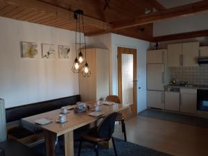 Kuchyň nebo kuchyňský kout v ubytování Ferienhaus Heuberger