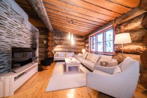 Oleskelutila majoituspaikassa Keloruka 15 luxury lodge, 5 ensuite bedrooms, 250 m2, jacuzzi, 2 x ski pass