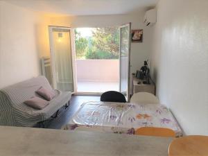 a living room with a table and a couch at Les Jardins Du Golf – Mandelieu in Mandelieu-la-Napoule +35 photos
